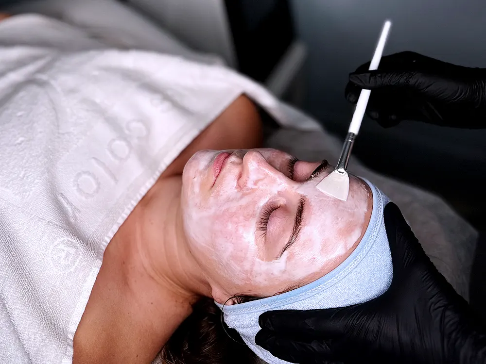 Orosz Gréta kozmetikus Zuglóban, modern szalonban nyújt bőrápolási és sminktetováló szolgáltatásokat