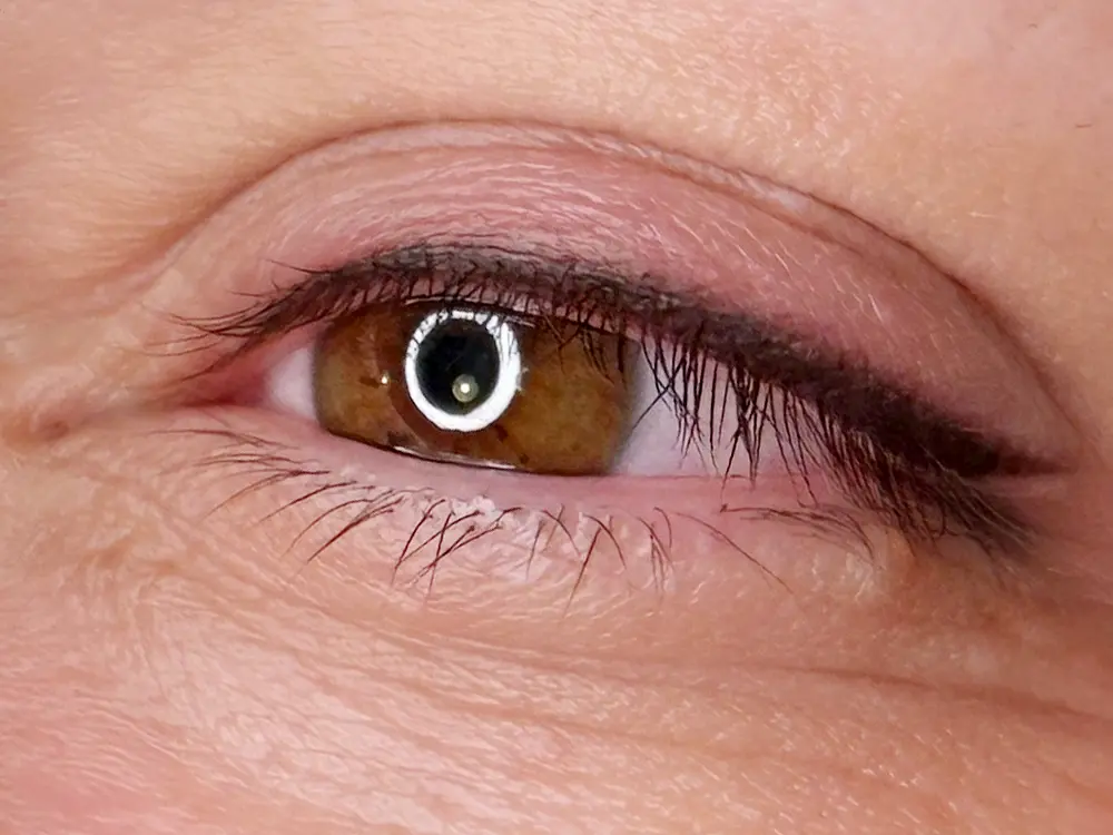 Szemhéjkontúr tetoválás Budapesten, tartós és esztétikus megoldás